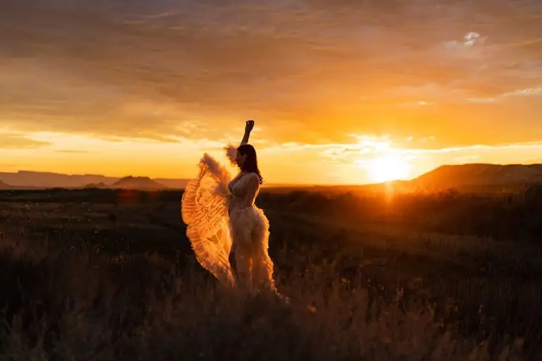 grossesse-femme-enceinte-robe-photo-desert-bardenas-reales-espagne-sunrise