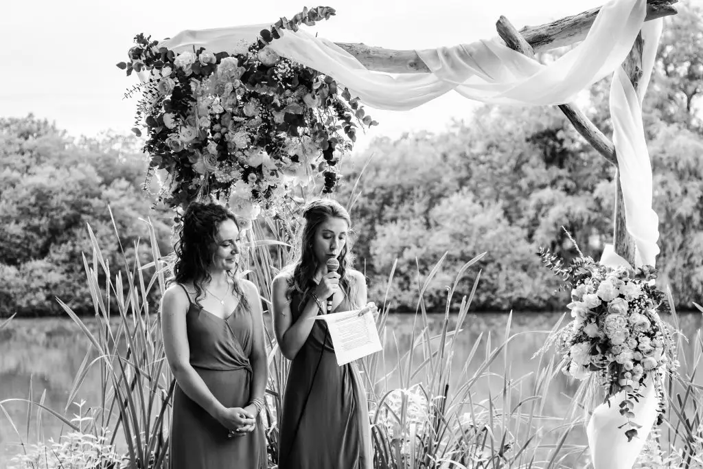 mariage-cérémonie-laïque-niort-discours-témoins-émotions-noir-blanc