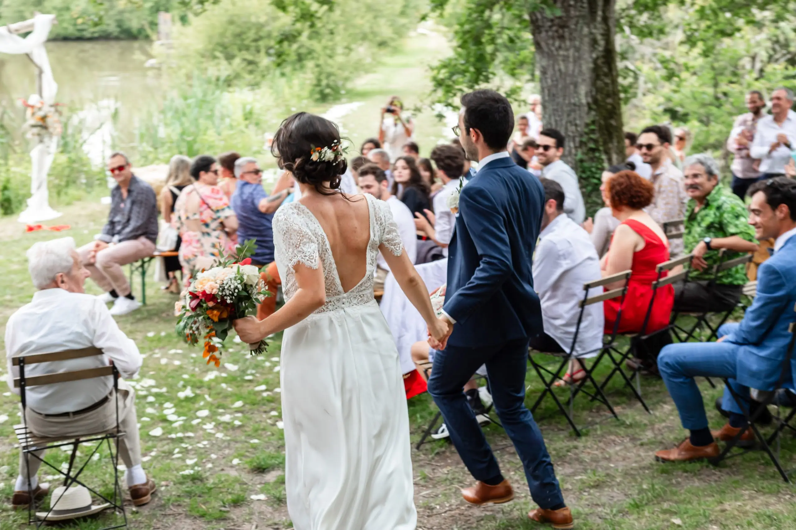 mariage-fin-cérémonie-laïque-joie-mariés-danse-niort-aquitaine