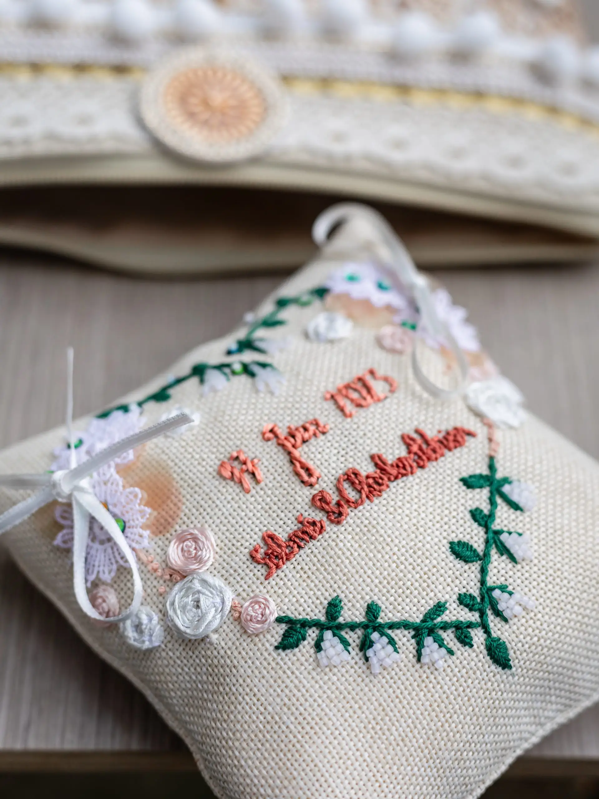 mariage-cérémonie-laïque-niort-détails-coussin-alliances