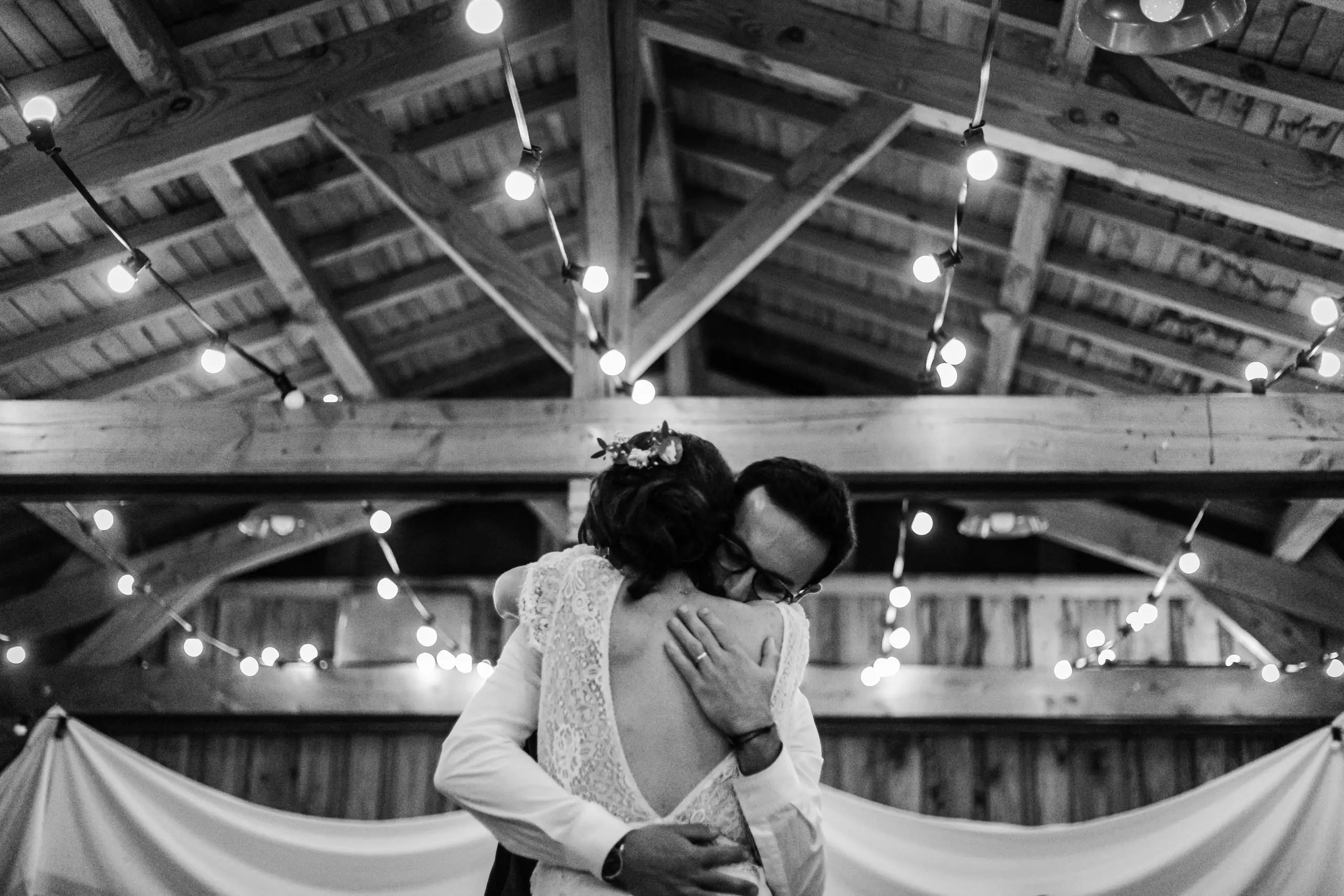 mariage-niort-aquitaine-soirée-danse-mariés-noir-blanc