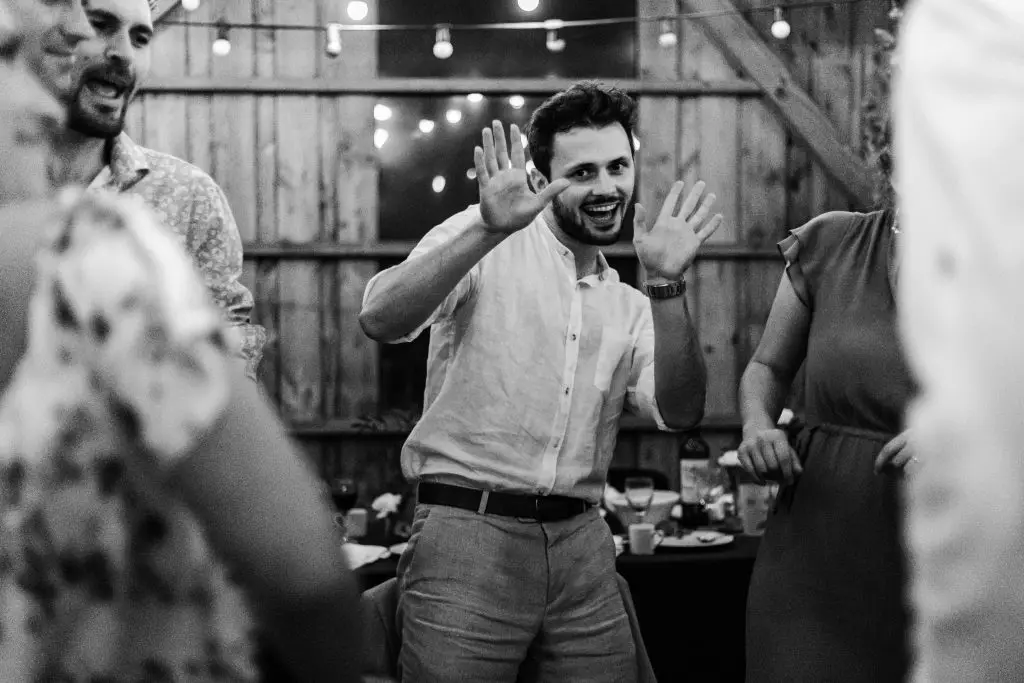 mariage-niort-aquitaine-soirée-danse-invités-noir-blanc