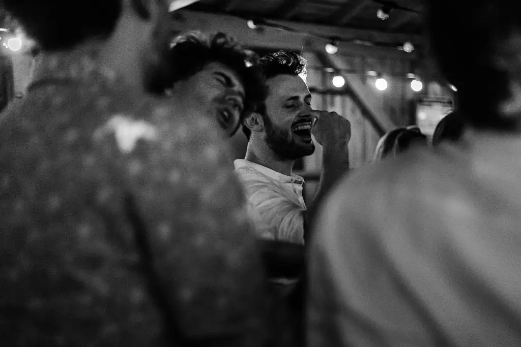 mariage-niort-aquitaine-soirée-danse-invités-noir-blanc