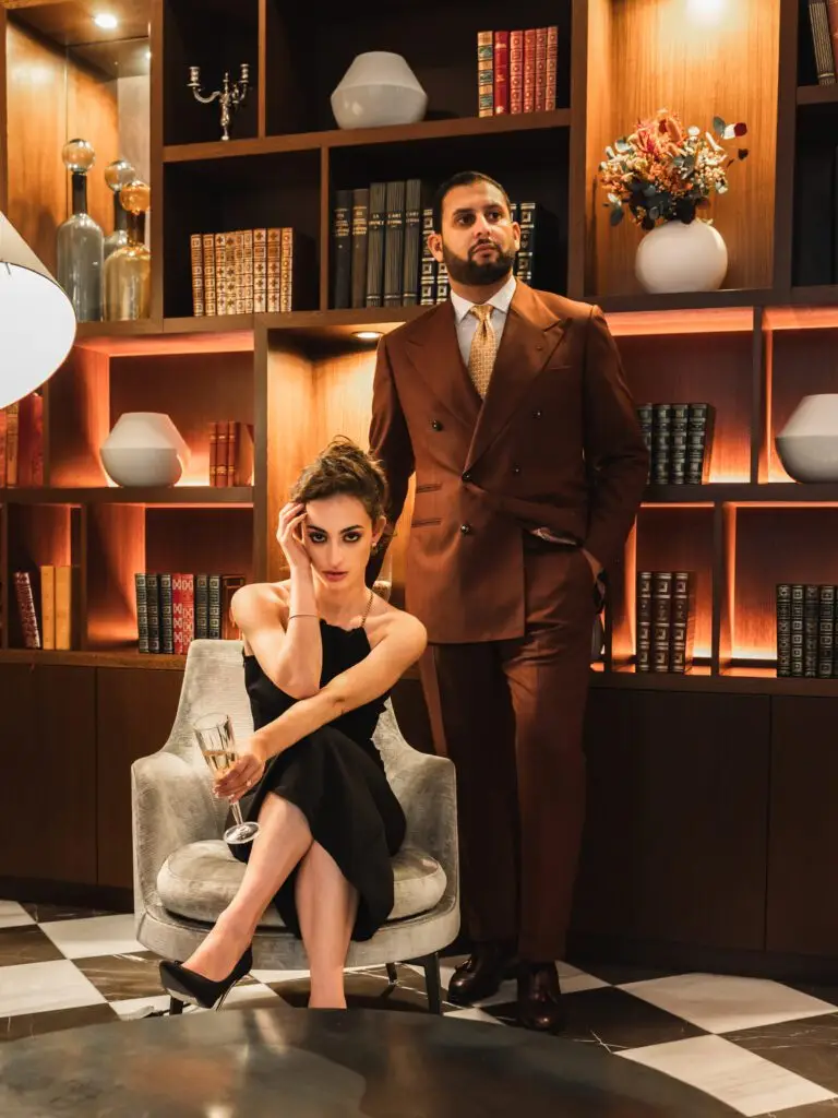 Les modèles prennent la pose dans le salon lounge des Villas Foch à Bordeaux