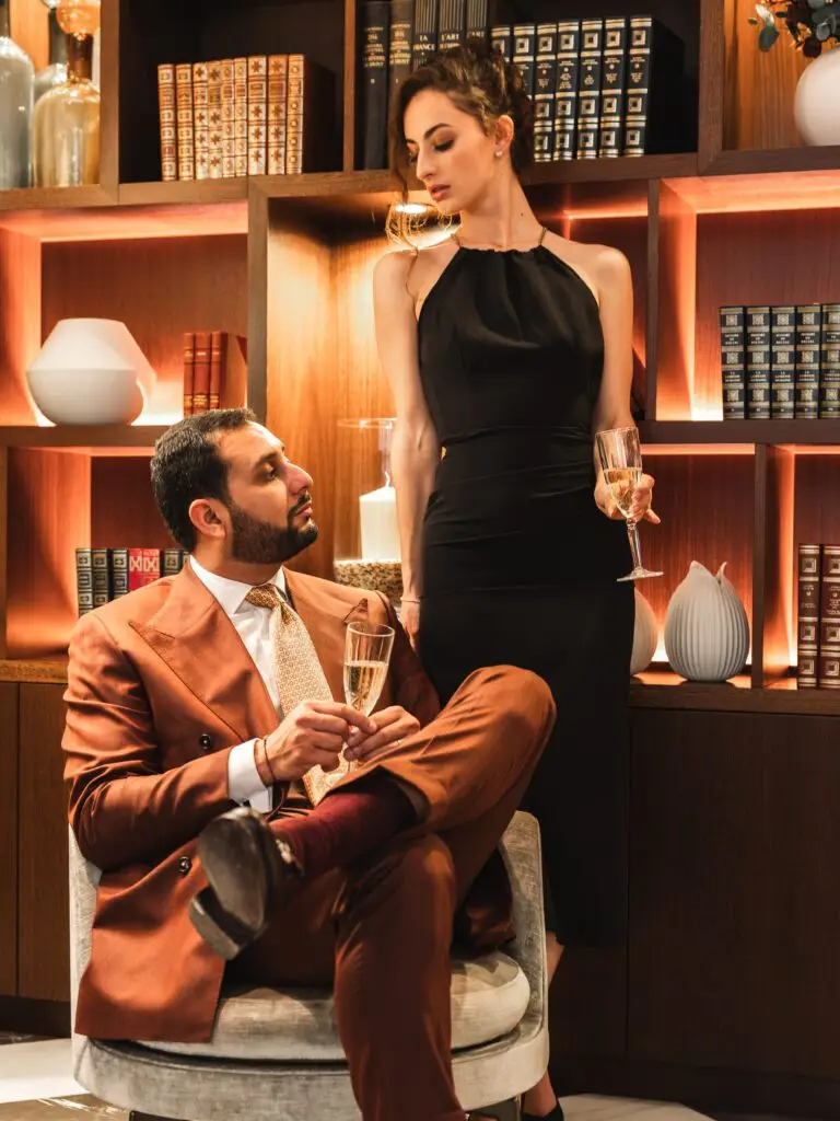 Les modèles prennent la pose dans le salon lounge des Villas Foch à Bordeaux