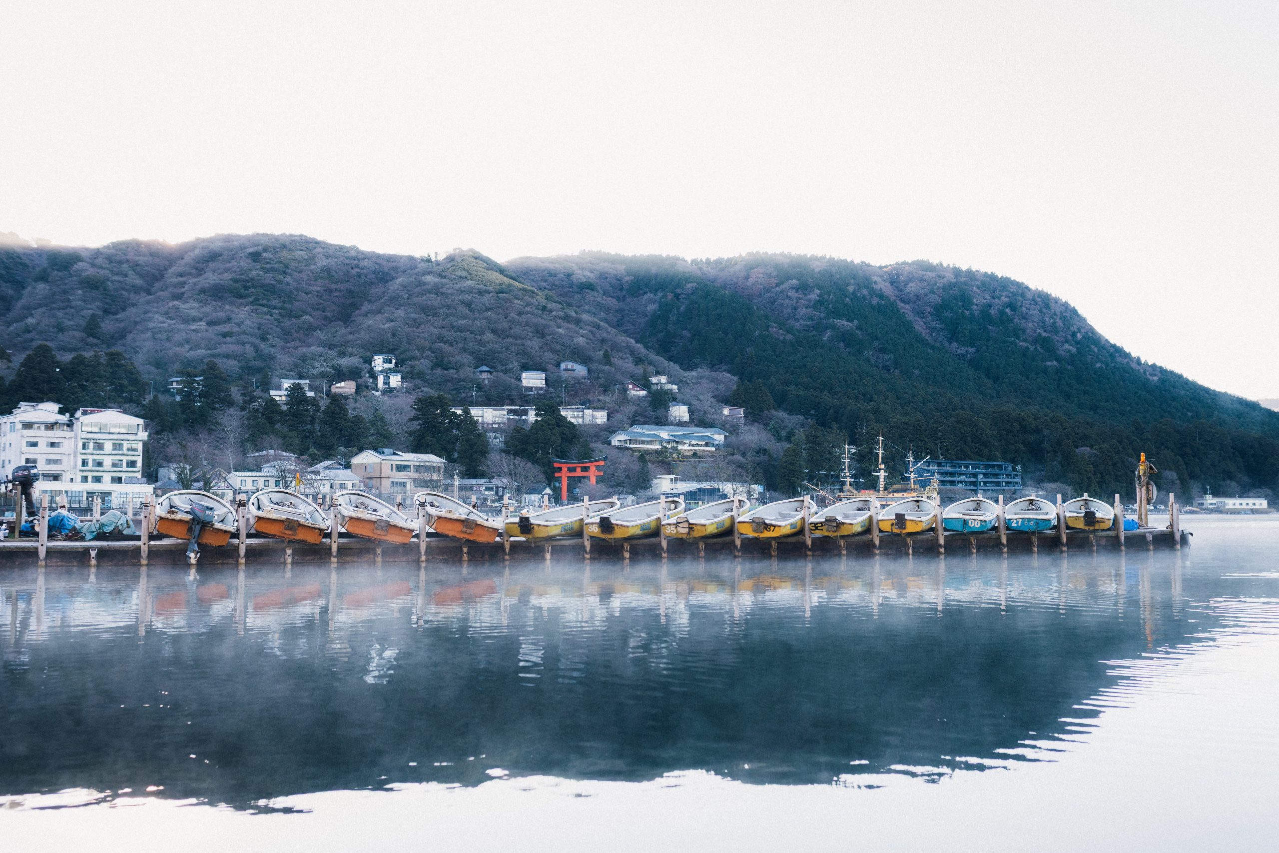 Lac Ashi, à Hakone, Japon, à l'aube, immortalisé par une photographe du Sud Ouest