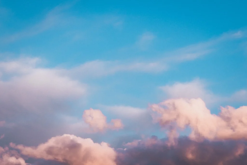 Ciel nuageux et coloré lors d'un matin de mariage dans les Landes.