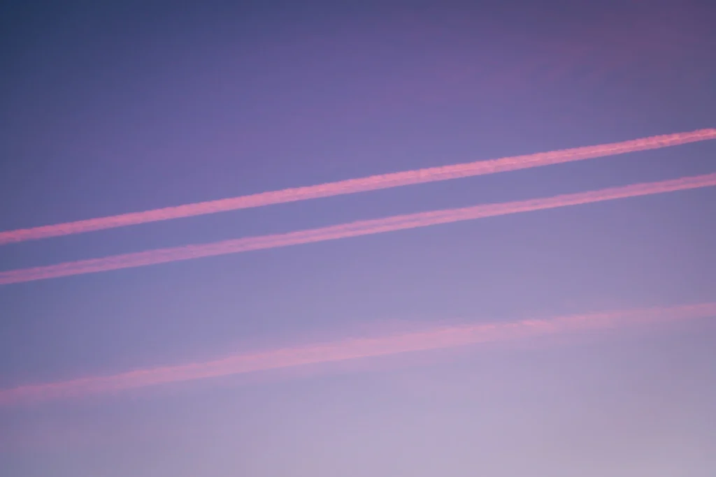 Ciel coloré de rose et violet, un matin de mariage à Bordeaux.