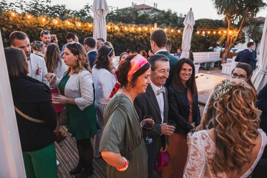 Vue d'ensemble du cocktail dans la lumière de fin de journée